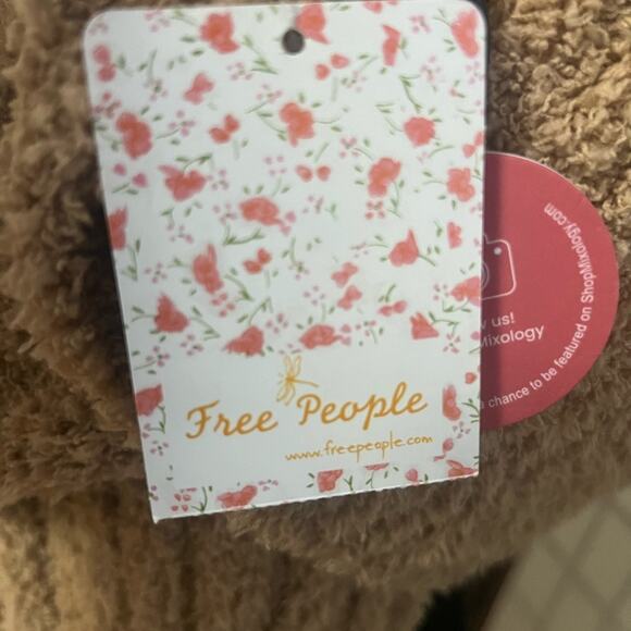 NWT FREE PEOPLE ANTHROPOLOGIE TAUPE HAT &‎ SCARFT SET - Picture 4 of 8